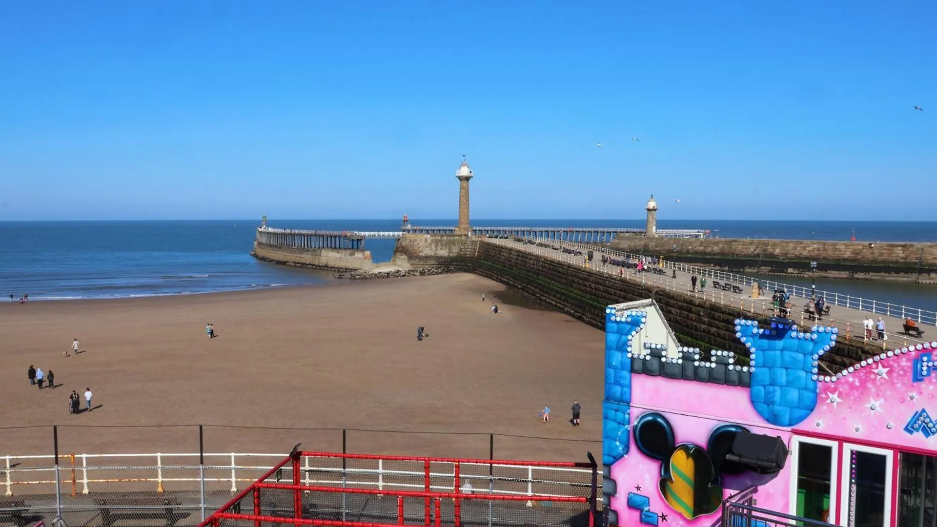 Beachfront Whitby 0*,